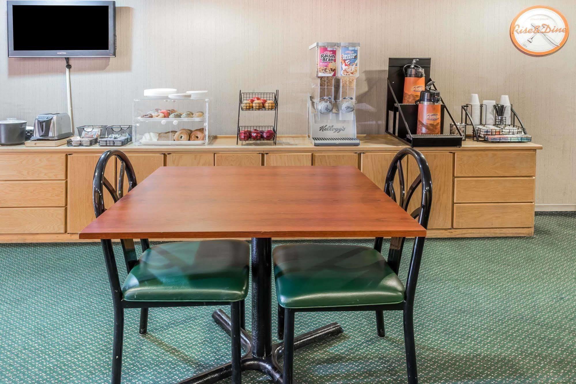 Rodeway Inn & Suites Rockford Zewnętrze zdjęcie
